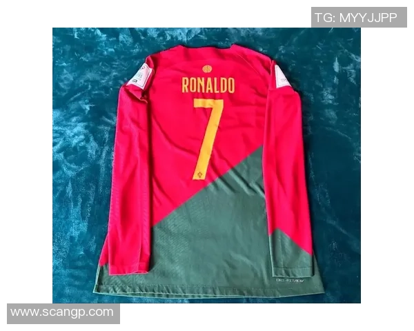 喜爱穿长袖球衣的足球明星们如何通过独特风格展示个性与竞技精神