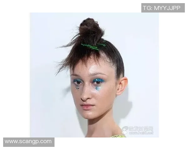 手绘展现足球球星发型魅力探索个性与艺术结合魅力