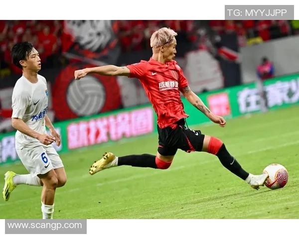 足球明星闪耀登场以独特动作点燃赛场激情瞬间 足球明星闪耀登场以独特动作点燃赛场激情瞬间